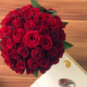 سطل گل رز گل گیفت کد GG009